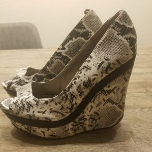 PRELOVED snake skin wedge